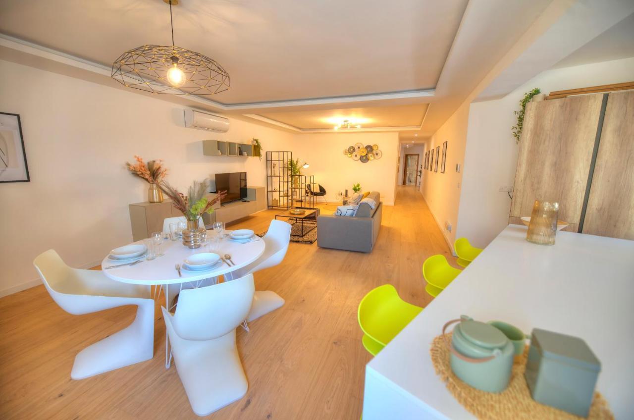 Large & Beautifully Furnished 2 Bedrooms Abon1-1 *