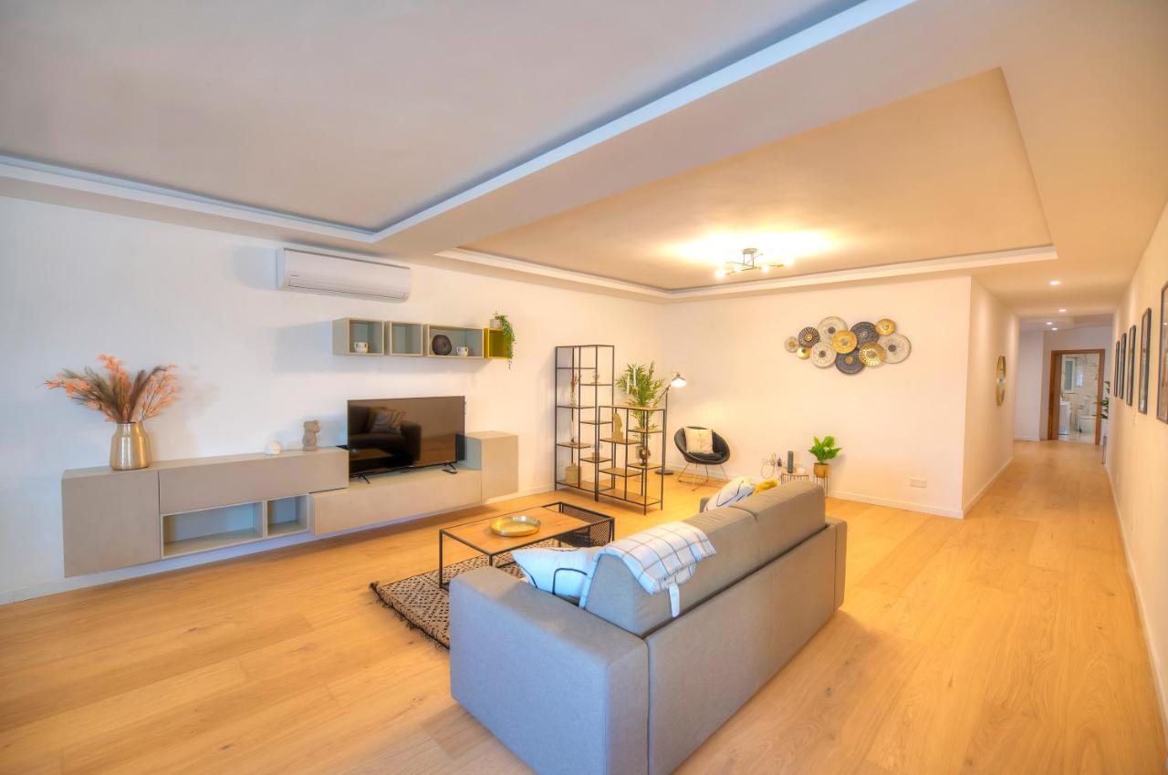 Large & Beautifully Furnished 2 Bedrooms Abon1-1