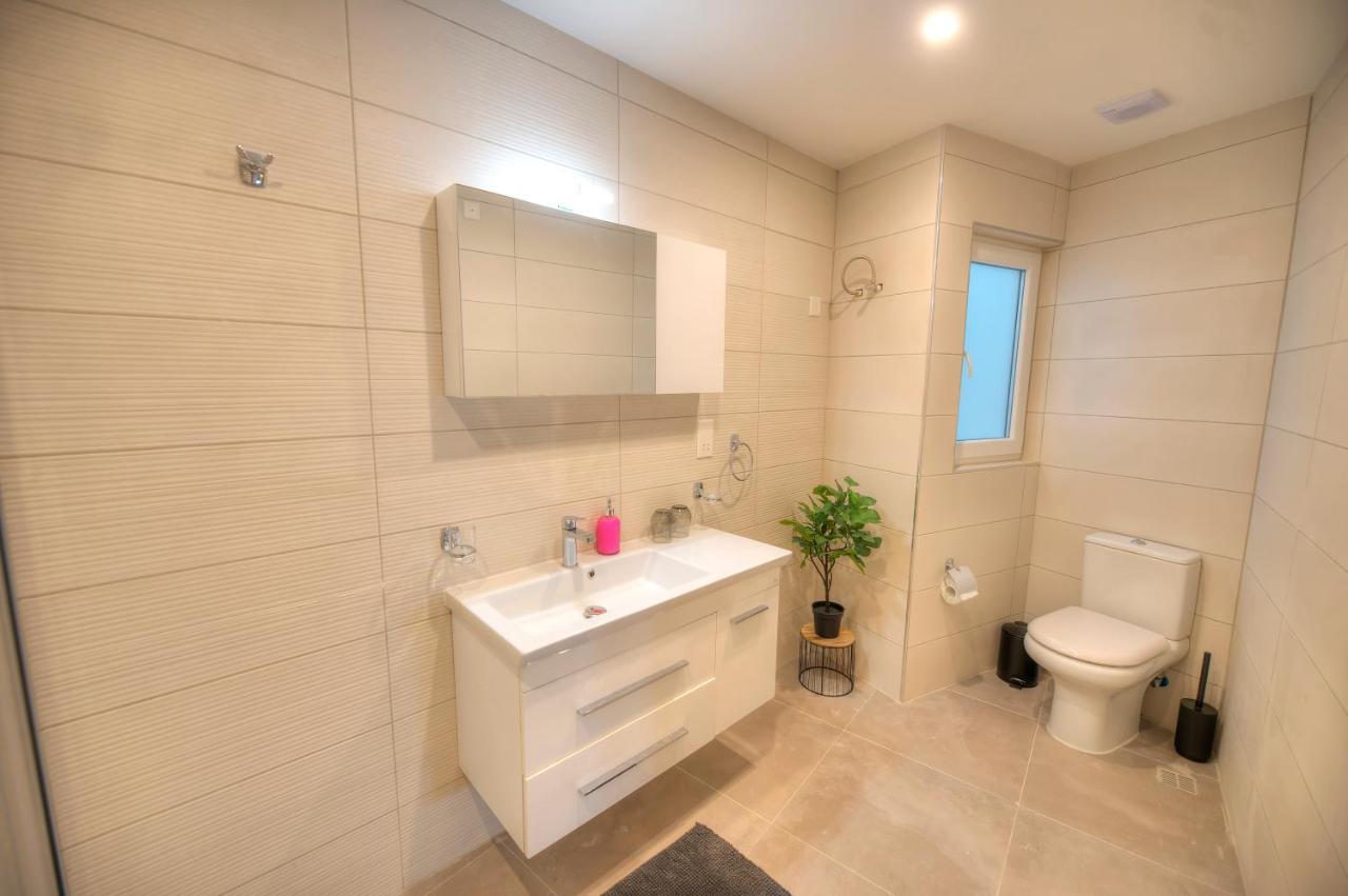 Apartment Large & Beautifully Furnished 2 Bedrooms Abon1-1 *