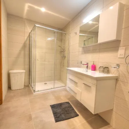 Large & Beautifully Furnished 2 Bedrooms Abon1-1 Sliema Exterior photo