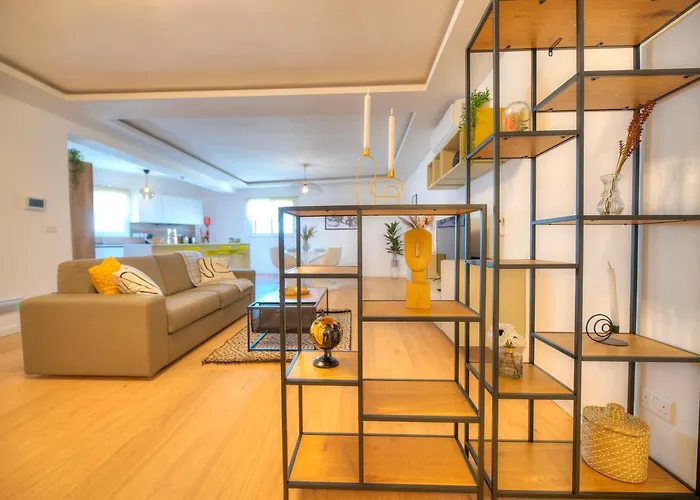 Large & Beautifully Furnished 2 Bedrooms Abon1-1