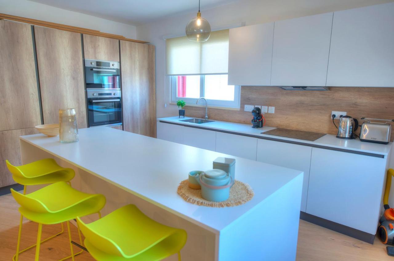 Large & Beautifully Furnished 2 Bedrooms Abon1-1 公寓 *
