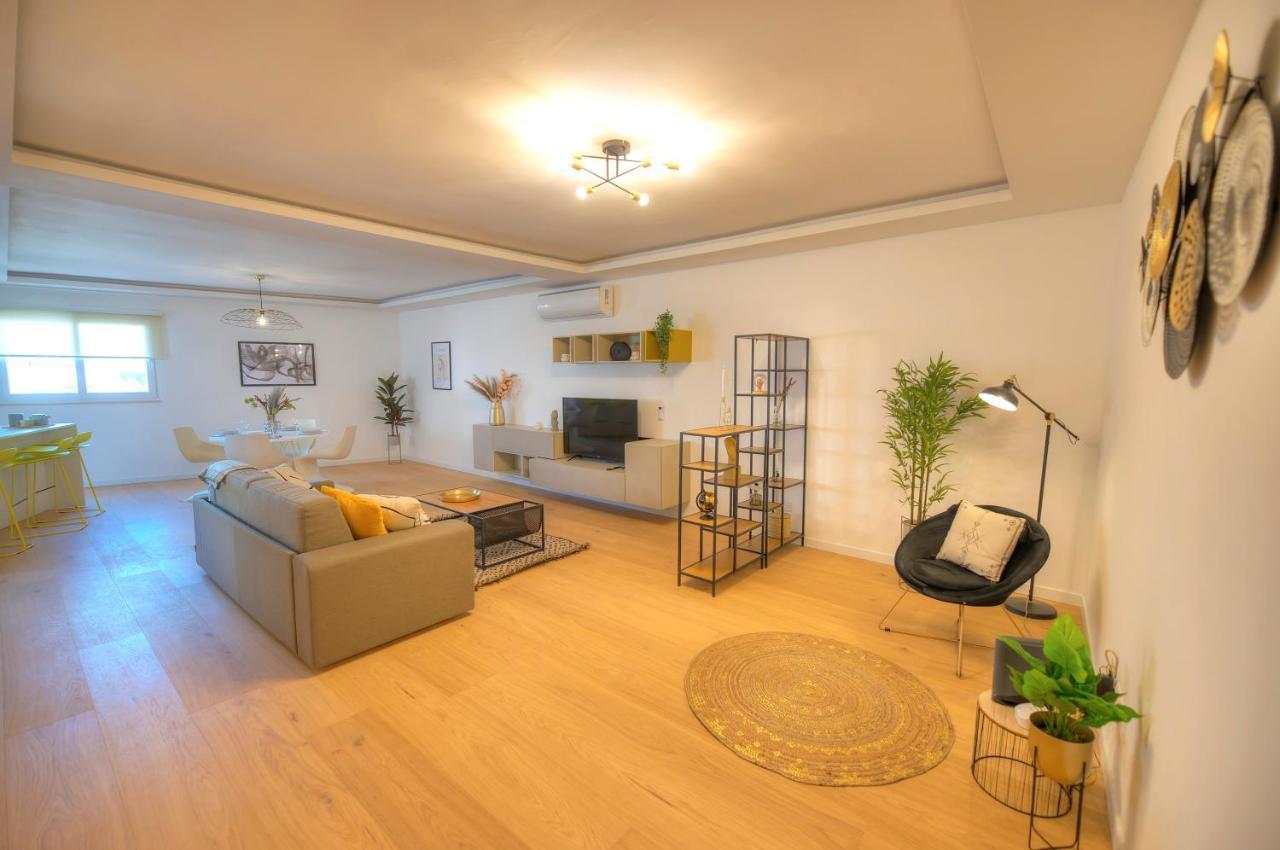 Large & Beautifully Furnished 2 Bedrooms Abon1-1 公寓 *